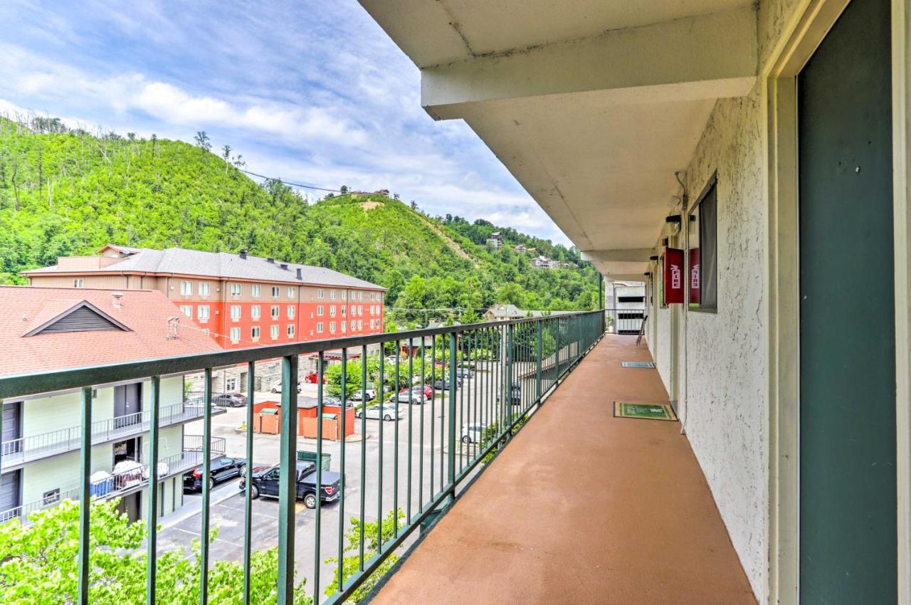 Condo With Balcony, Walk To Dtwn Gatlinburg Fun Zewnętrze zdjęcie